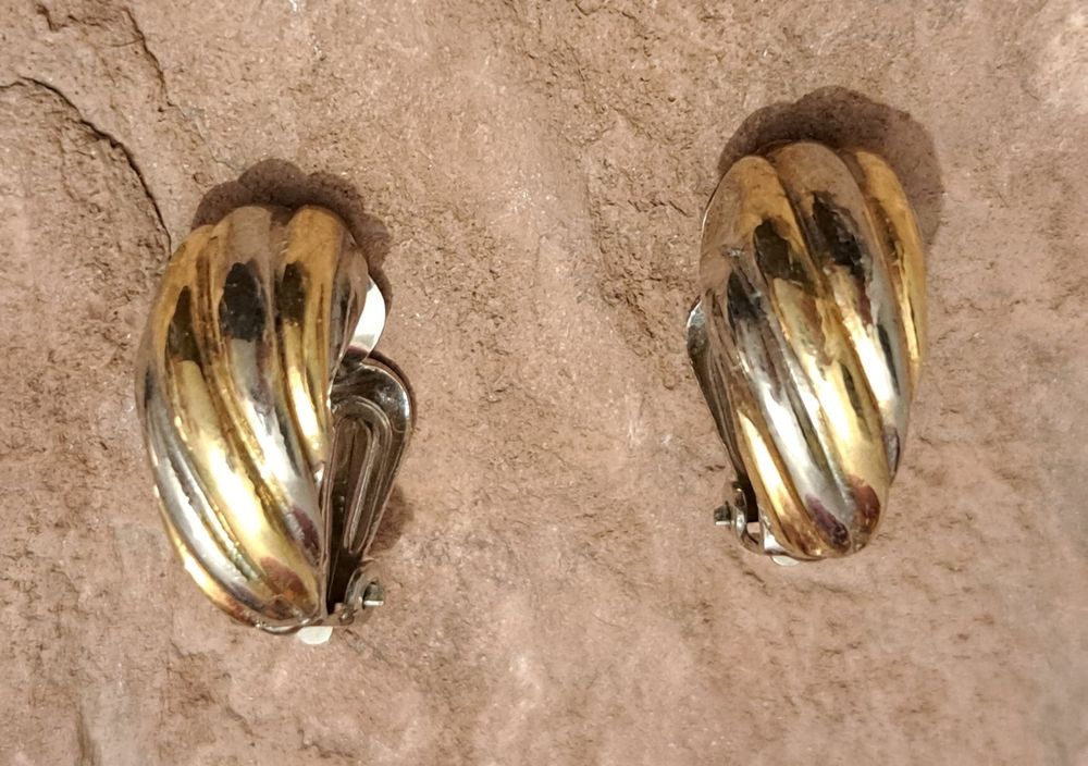 Clips d'oreilles dorés signés Grosse Germany 2x1,5 cm