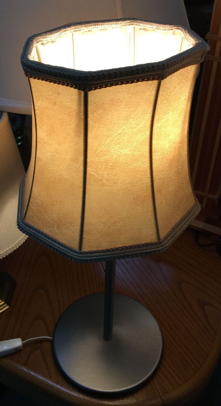 Lampade: Tischlampe - H 47cm – Usato da Oftringen venduto da Vucki 1