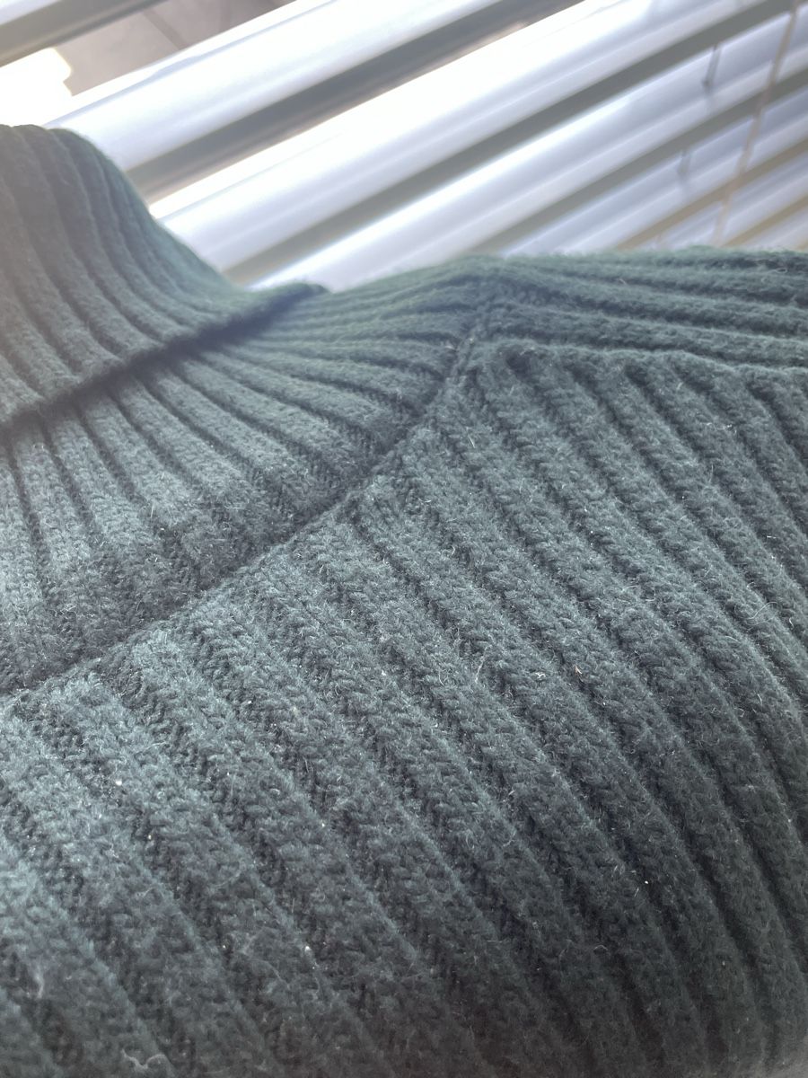 H&M Maglioni & Felpe: Rollkragenpullover, dunkel grün, Gr. S – Usato da St. Niklausen LU venduto da car_2562 1