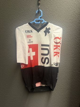 Swiss Cycling Trikot von Assos