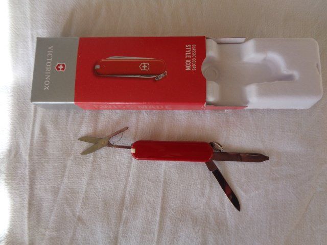 Victorinox Coltelli tascabile: Kleines Victorinox Messer. – Nuovo e nell'imballaggio originale da Hinwil venduto da mival55 1