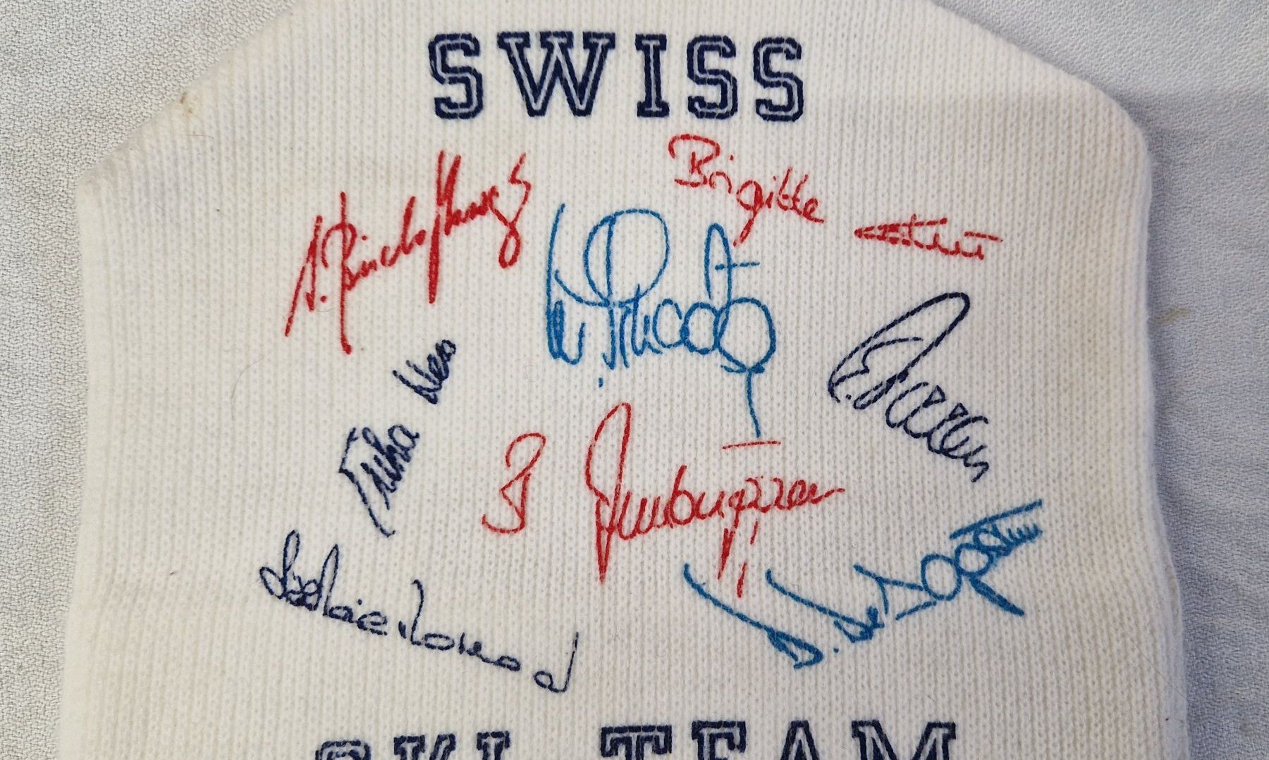 Copricapi, berretti & cappellini: SFS KAPPE UNTERSCHRIFT SKI-TEAM SCHWEIZ FüR SAMMLER – Usato da Bilten venduto da Mic2022 2