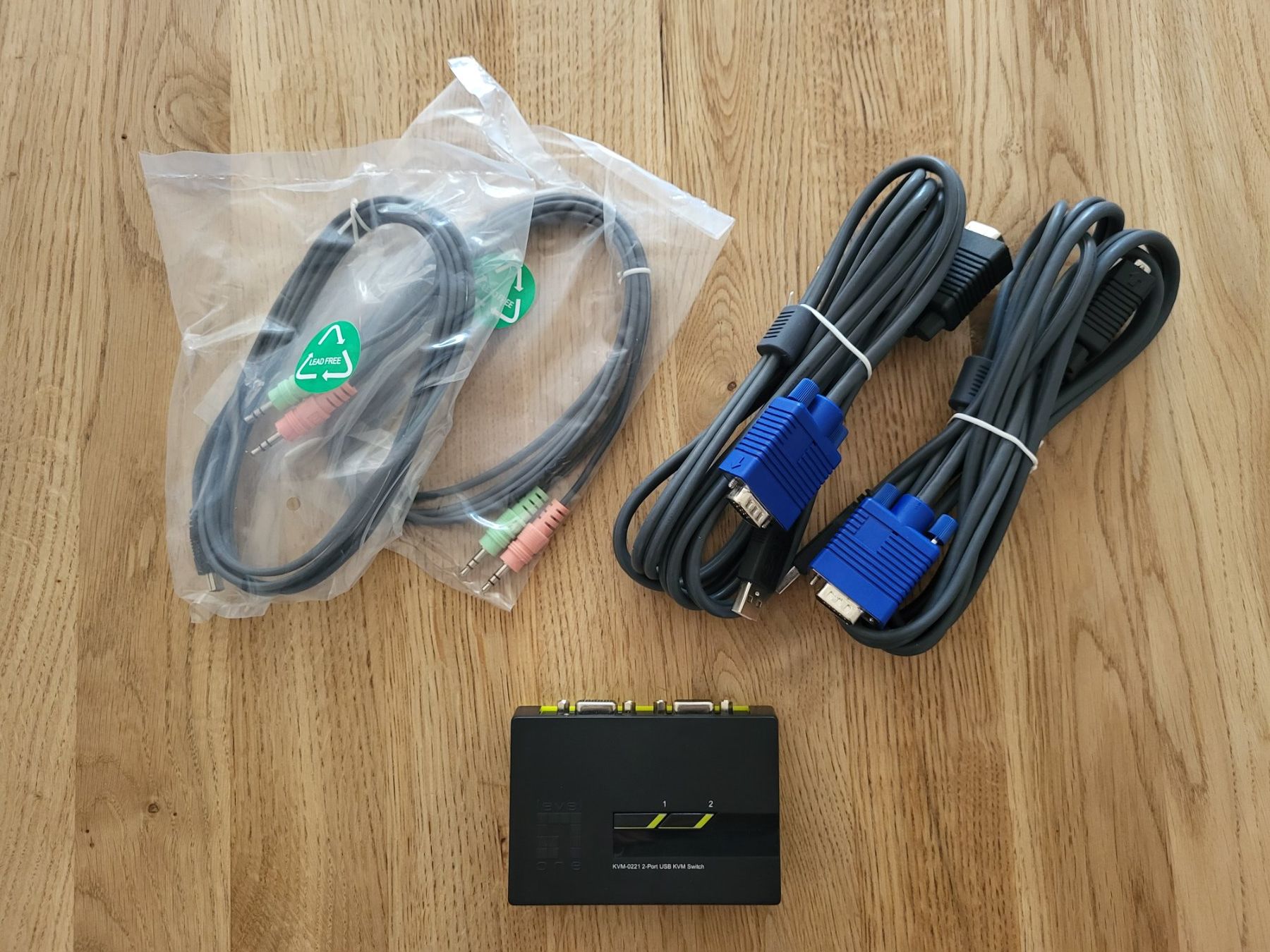 Hubs & Switches: LevelOne KVM Switch KVM-0221 2-Port USB mit Audio – Neu (gemäss Beschreibung) aus Waltenschwil von creativeline 1