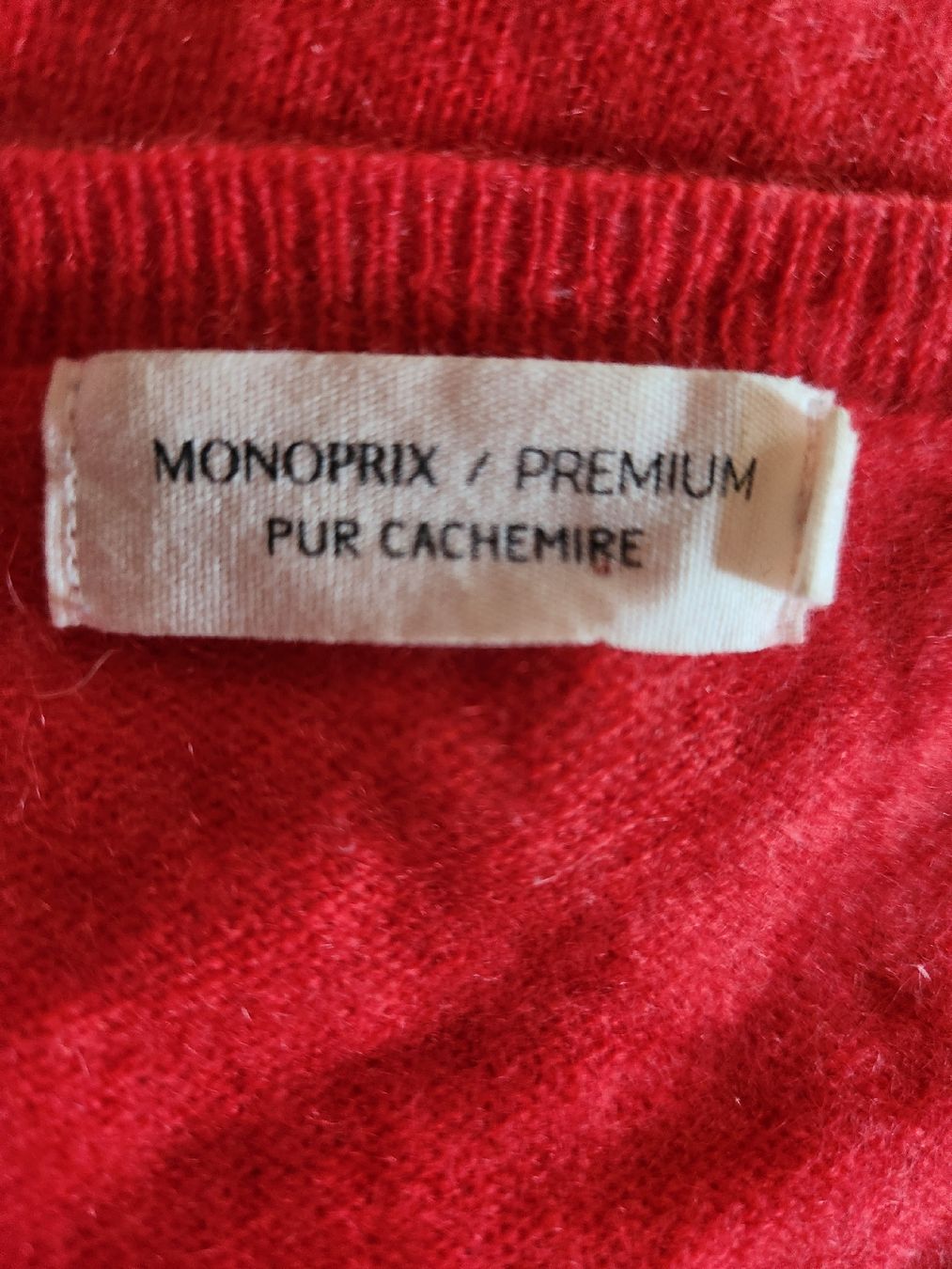 Maglioni & Felpe: Pull Monoprix Premium pur cachemire col V rouge taille M/L – Usato da Niedergösgen venduto da Eva2410 5