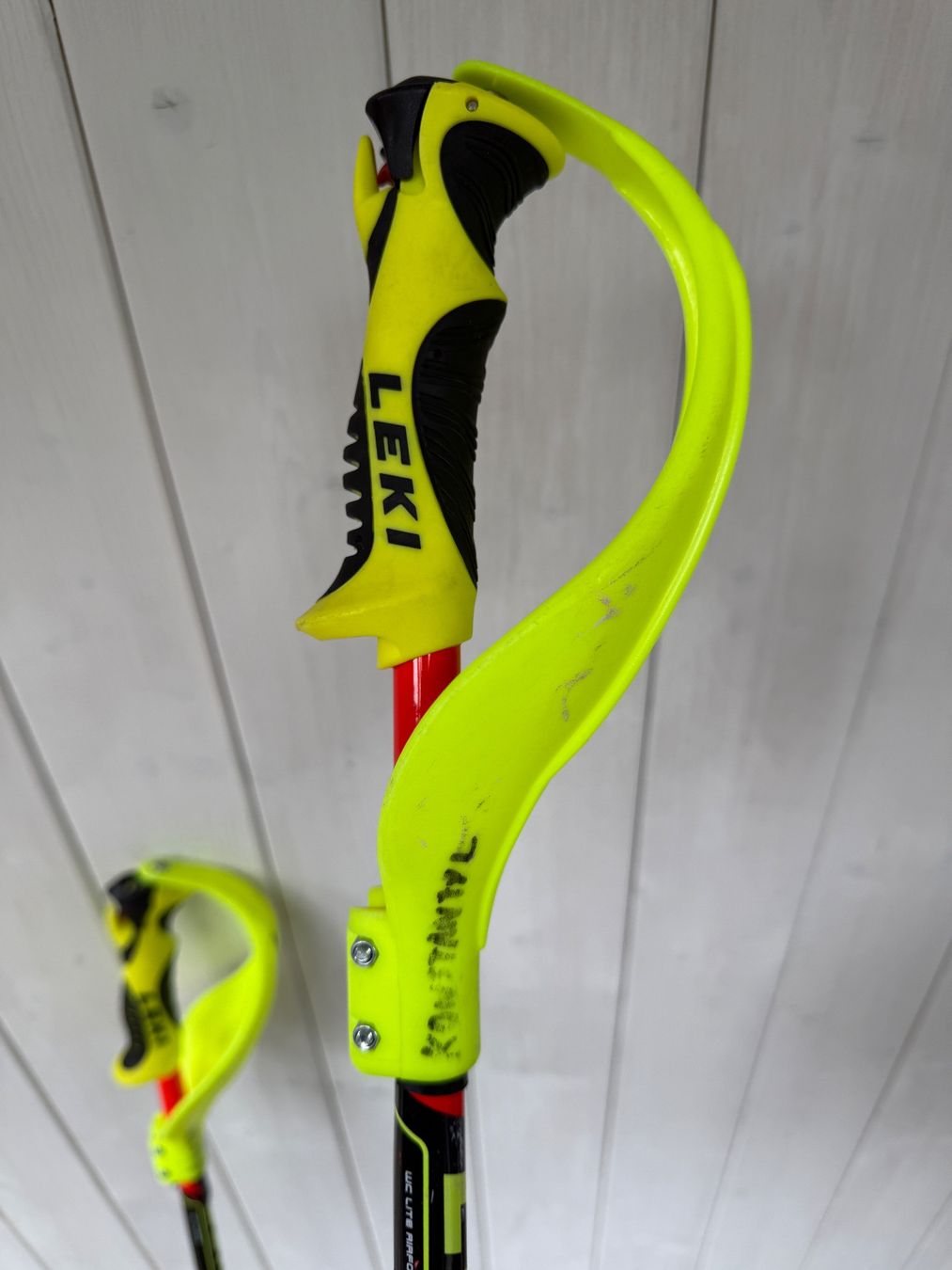 Leki Bastoncini da sci: Leki Kinder Slalom Ski-Stöcke – Usato da WALCHWIL venduto da msp_jvh8 2