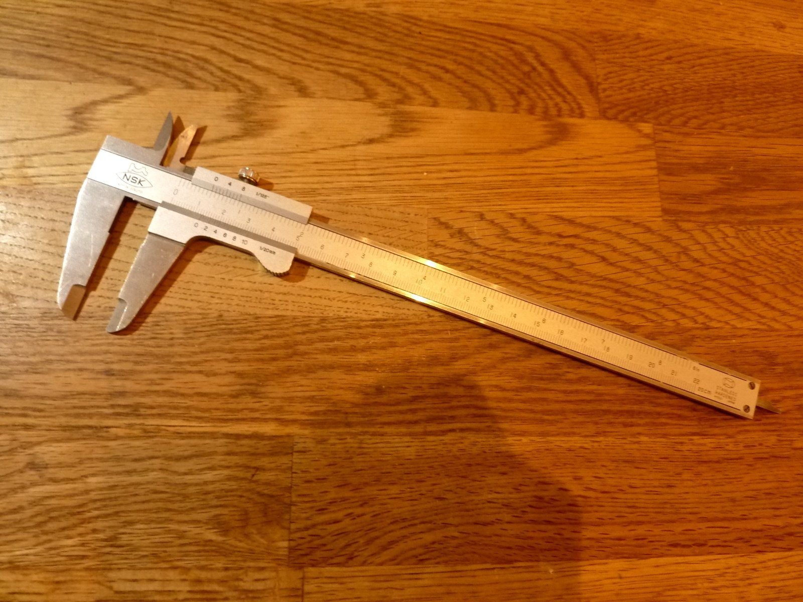 Misurare: Messschieber gross bis 22cm messbar mit Tiefenmesser – Usato da Hochfelden venduto da swissice