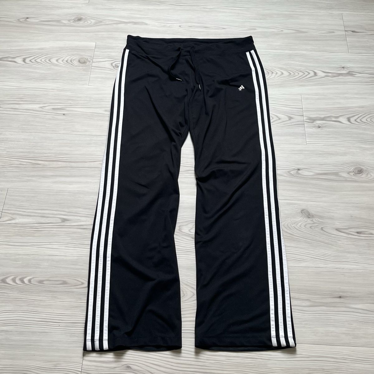 Adidas Pantaloni: 2000s Adidas Track Pants – Usato da Basel venduto da Ankerkettenring 1
