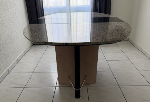 Tables: Esstisch massiv, Granit und Holz – D'occasion à Rotkreuz par Hais