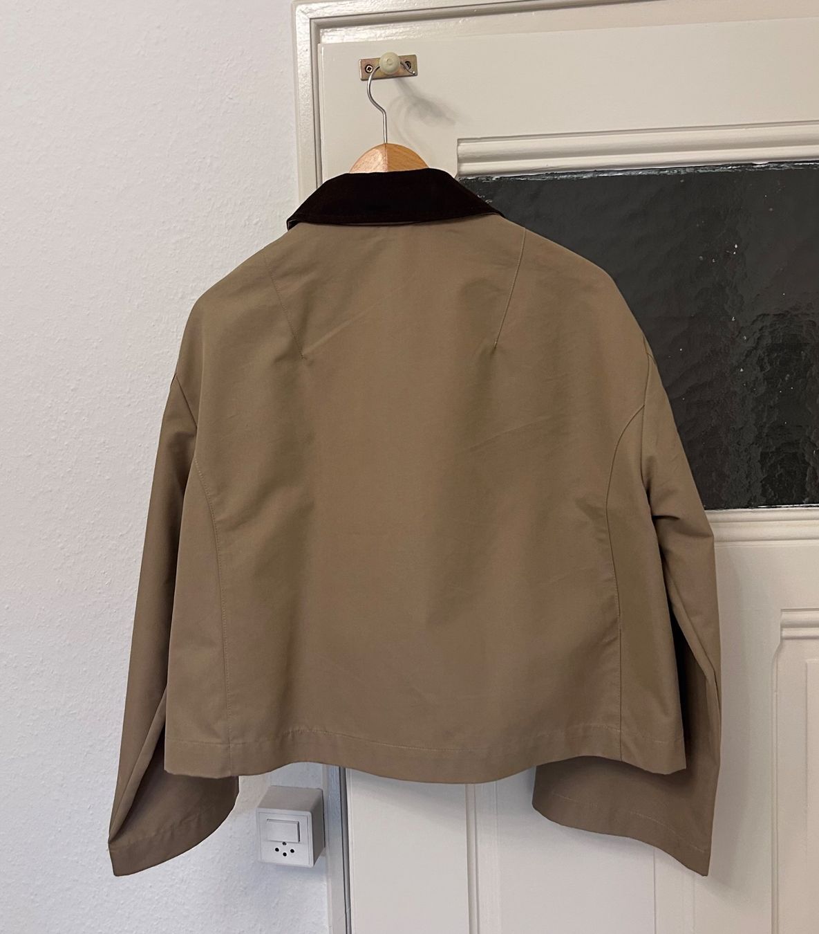 Zara Giacche: Veste courte beige avec col marron – Usato da Nyon venduto da Cassiopeia_8 2