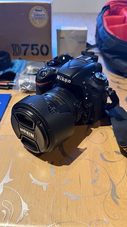 Fotocamera: Nikon D750 con molti accessori – Usato da Molare venduto da RDT-Car