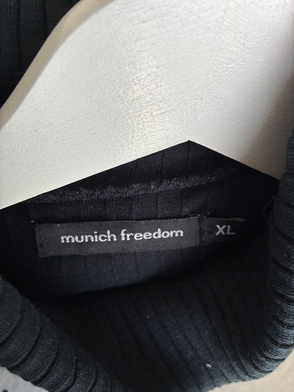 Pullover & Sweatshirts: Munich Freedom Pullover – Gebraucht aus Pfungen von 17j_5zgy 2