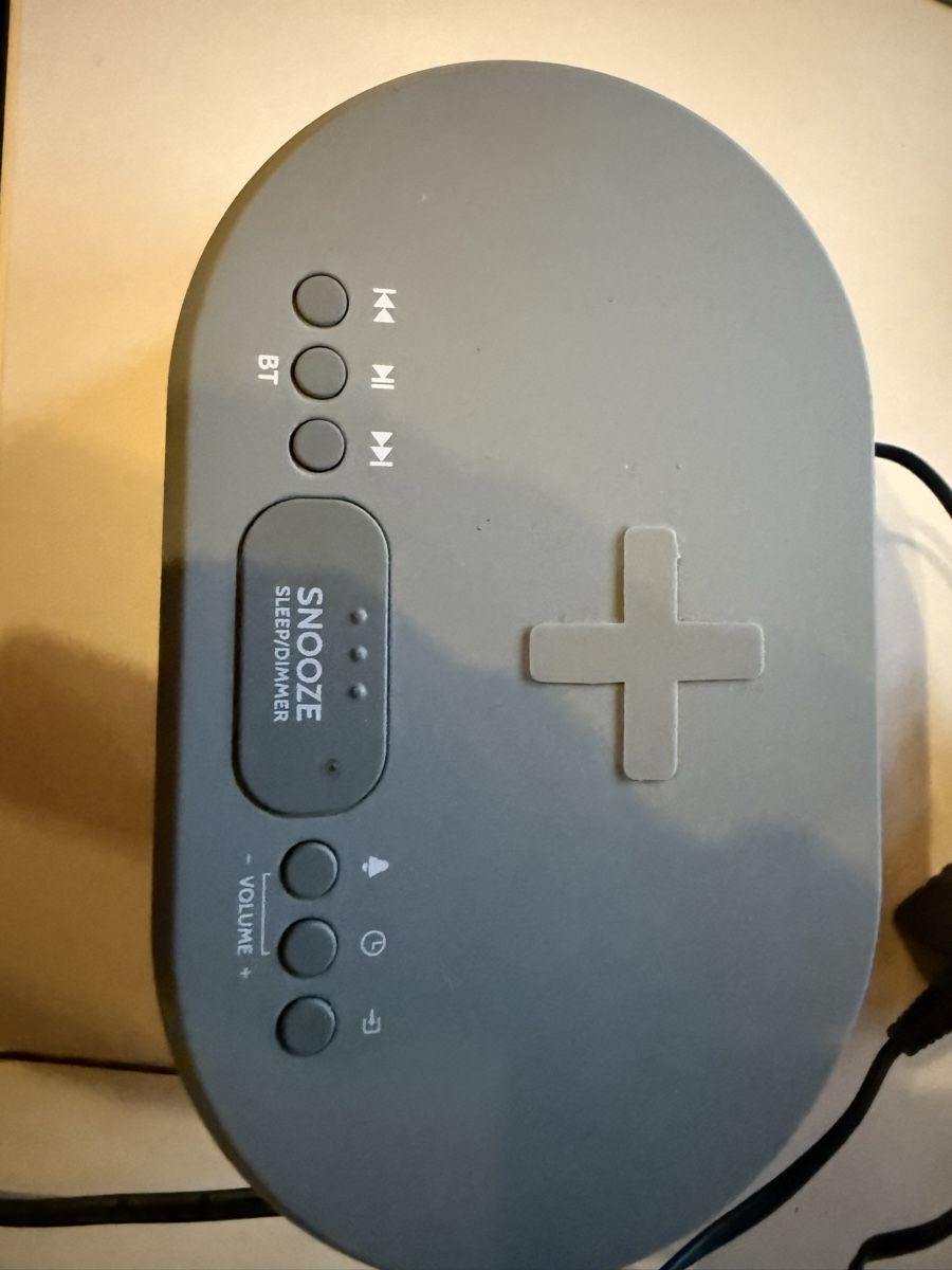 Wecker: Radio-Wecker mit Bluetooth Snooze Sleep Dimmer grau – Gebraucht aus Duggingen von Enasus
