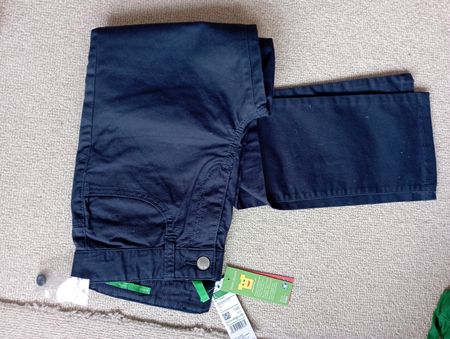 Knabenhosen Benetton 8 bis 9 weicher Stretch, neu dunkelblau