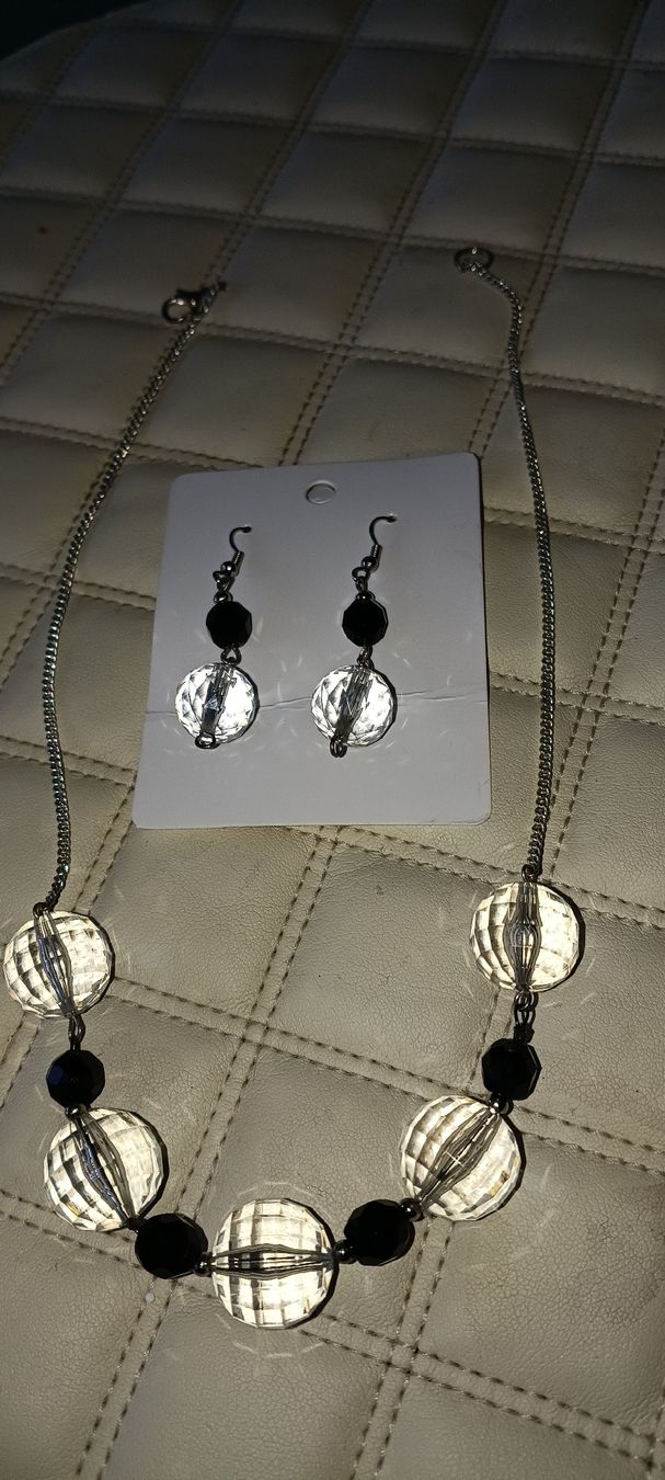 Swarovski Sonstiger Schmuck: Black & Clear Beaded Necklace and Earring Set – Neu (gemäss Beschreibung) aus Zürich von cat_9cvz