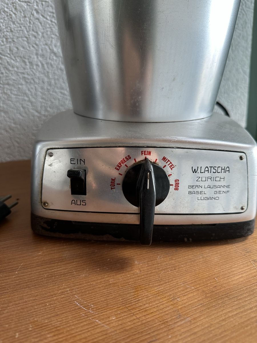 Elettrodomestici da cucina: Moulin vintage Ditting années 50 – Usato da Bouveret venduto da Mcklee 2