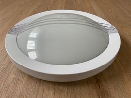 Deckenleuchte rund weiss Milchglas mit Verzierung Topzustand