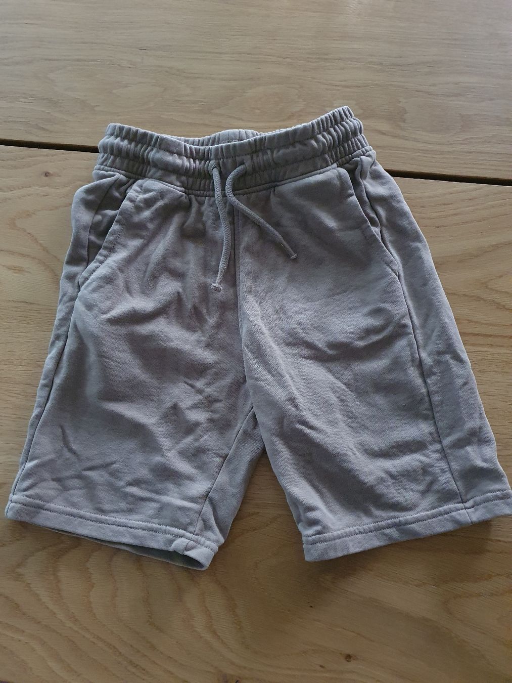 Pantaloni: Shorts Kinder grau Grösse 134 Neuwertig – Nuovo (secondo la descrizione) da St.Gallen venduto da Avena135