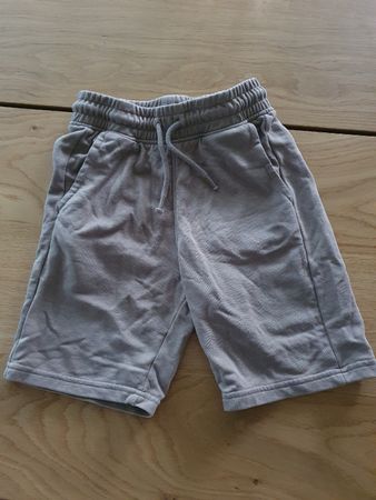 Shorts Kinder grau Grösse 134 Neuwertig