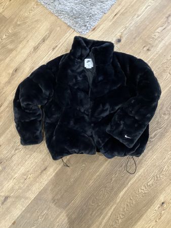 Nike Sportswear Winterjacke – Schwarz/Weiss
