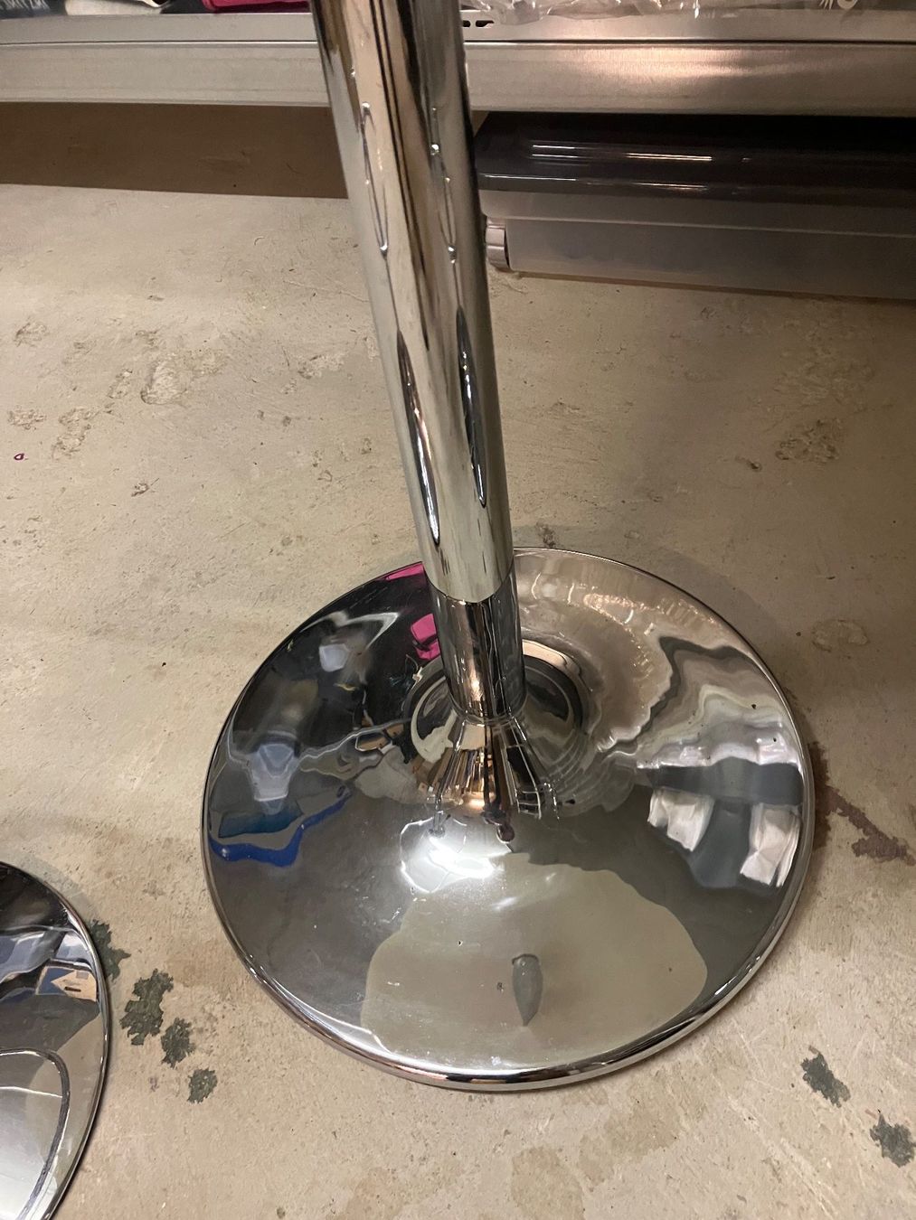 Set di tavolo e panche: Table haute bistrot et deux tabourets – Usato da Vich venduto da SophieCo 4