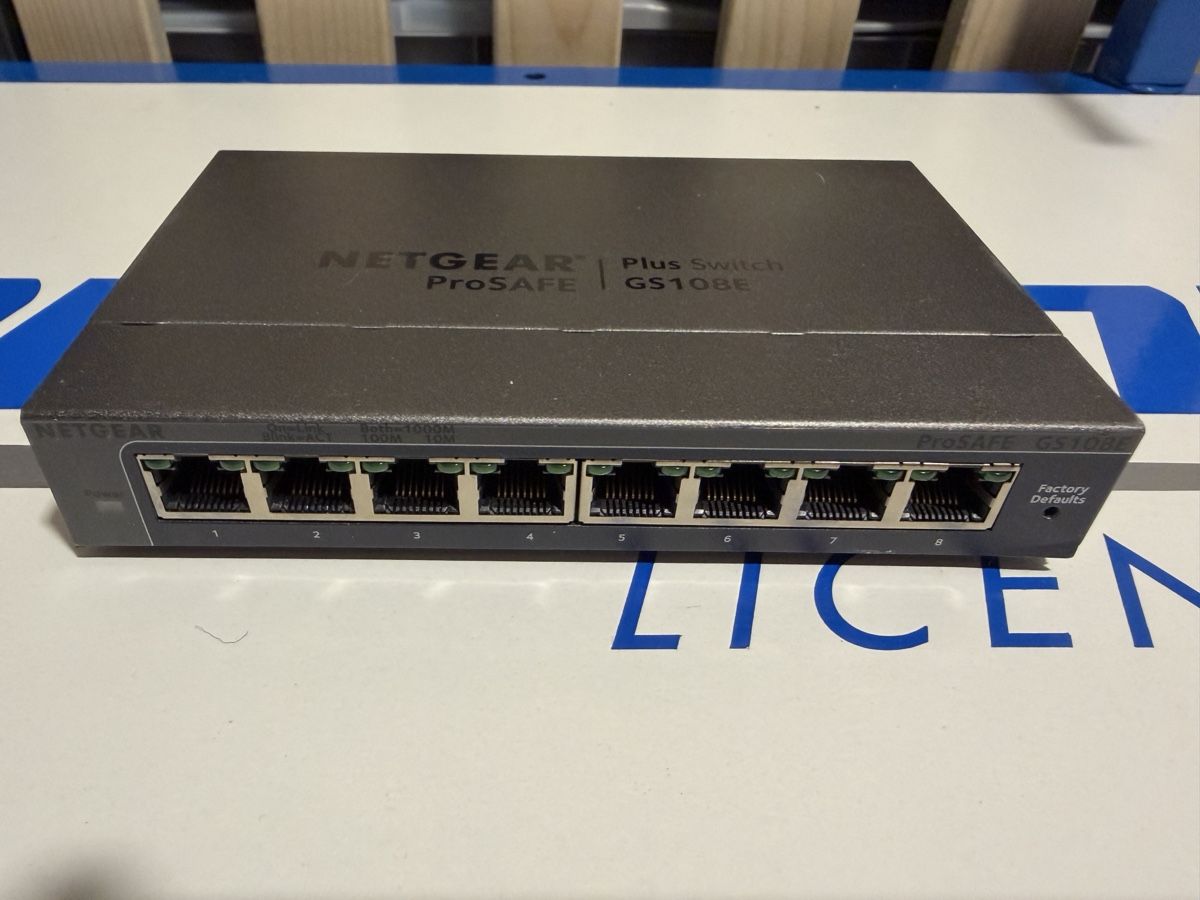 Netgear Hub & Switch: Netgear GS108Ev3 – Usato da St. Gallen venduto da AlexPhBit 1
