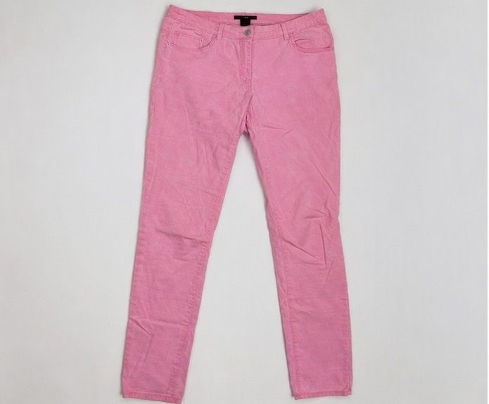 H&M Jeans: Rosa Straight Leg Jeans – D'occasion à La Punt Chamues-ch par yara.mueller