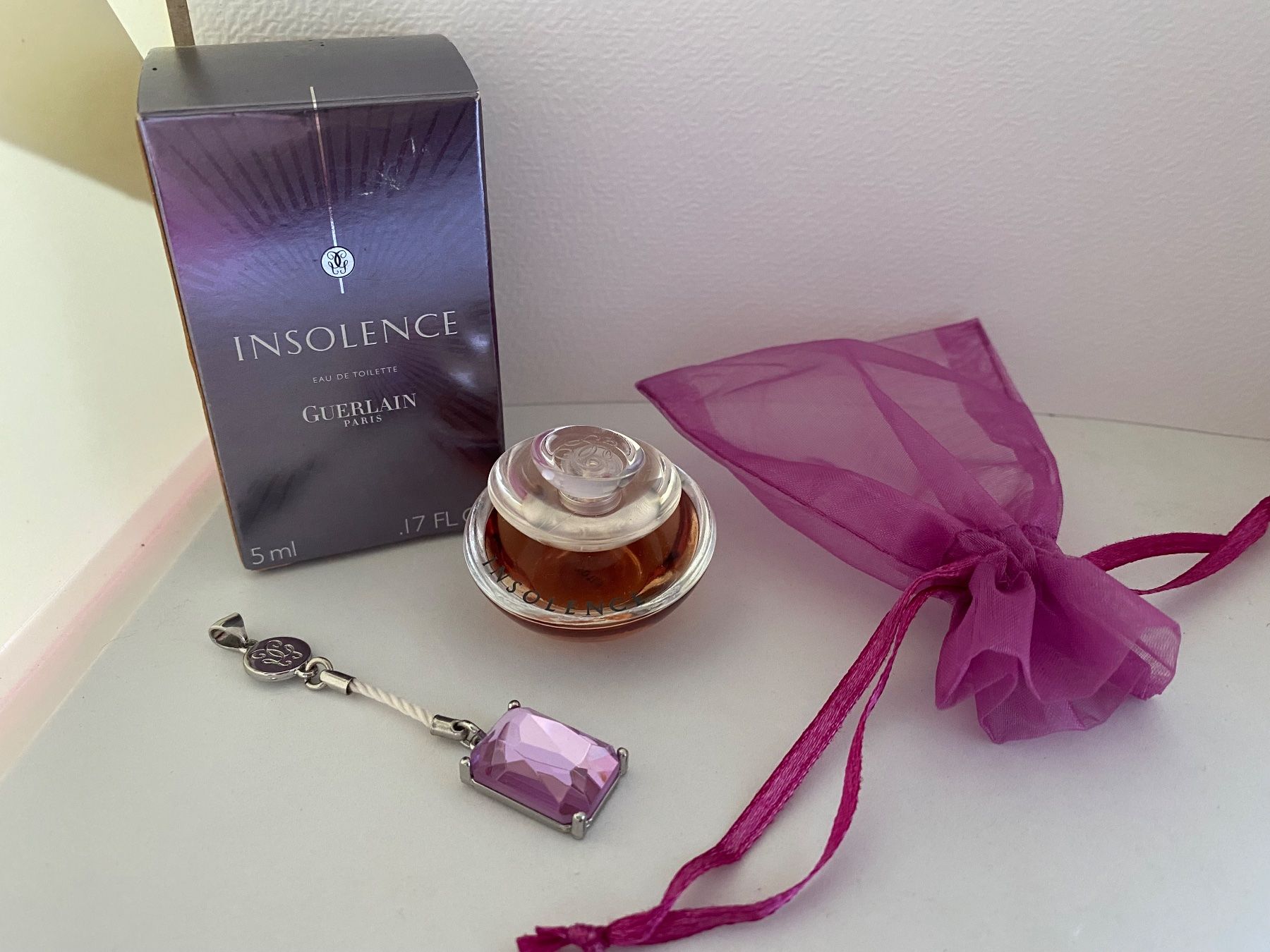Guerlain Profumi & Eau de Toilette: Miniature Insolence et breloque Guerlain – Nuovo e nell'imballaggio originale da Bouveret venduto da wes_7zll