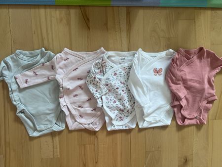 Bodies Baby Grösse 50/56 5 Stk wie neu