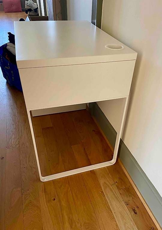 Ikea Scrivanie: petit bureau IKEA Micke – Usato da Vevey venduto da sae_x6fg 1