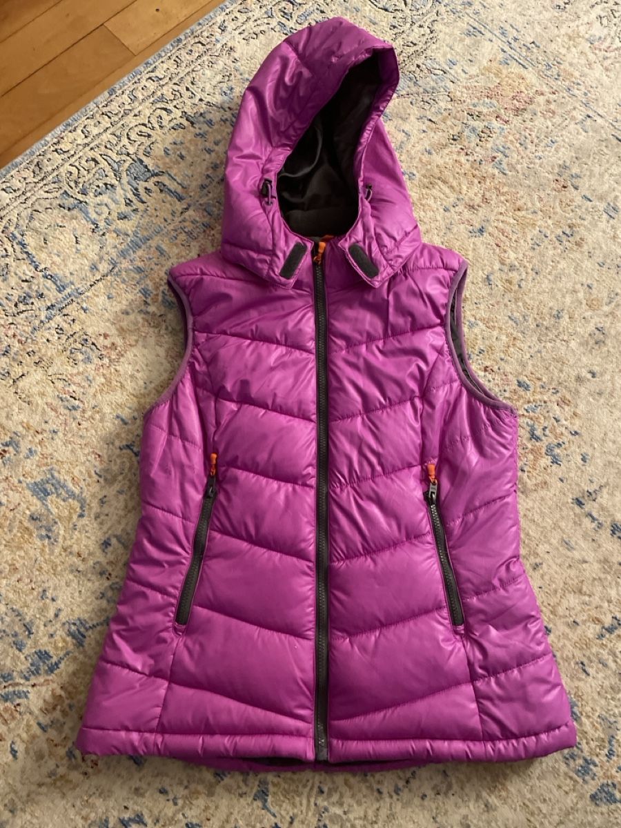 H&M Gilets & Westen: H&M Sport Damenweste, Grösse 40 – Gebraucht aus Wahlen b. Laufen von Salome7
