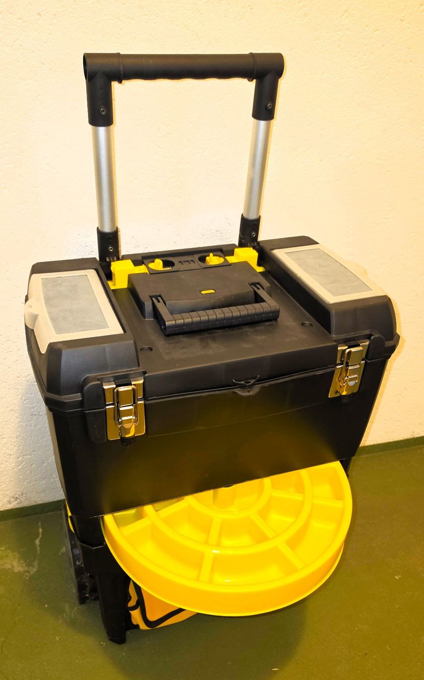 Rollbretter: Wekzeugtrolley – Gebraucht aus Abtwil SG von Petersb
