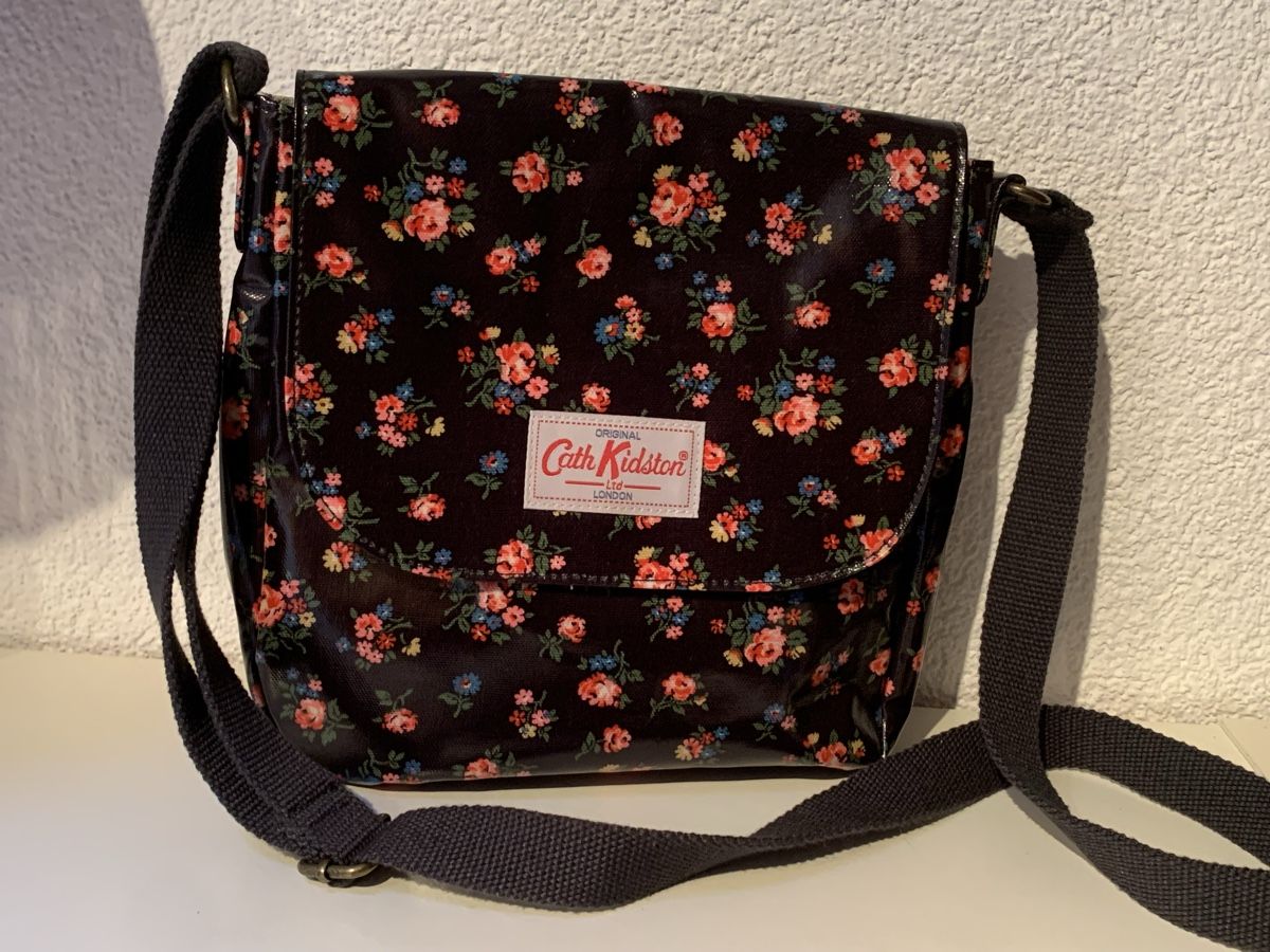Tulip Borse da donna: Cath Kidston Umhängetasche schwarz mit Blumen – Usato da Nunningen venduto da silvermoon68