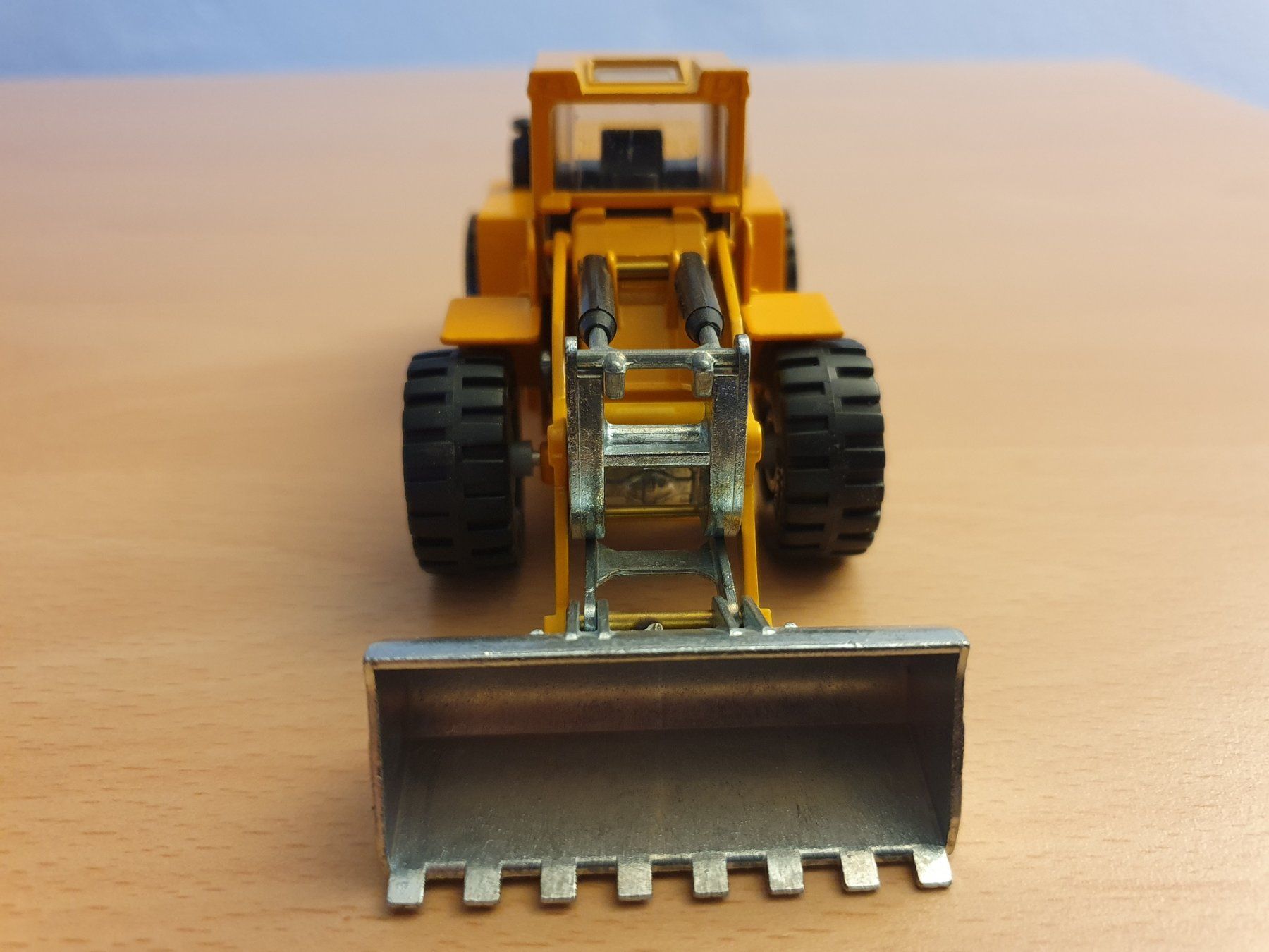 Siku Modellautos: Siku Radlader Zettelmeyer ZL 4002 1:50 – Neu (gemäss Beschreibung) aus Triesen von platzproblem1 4