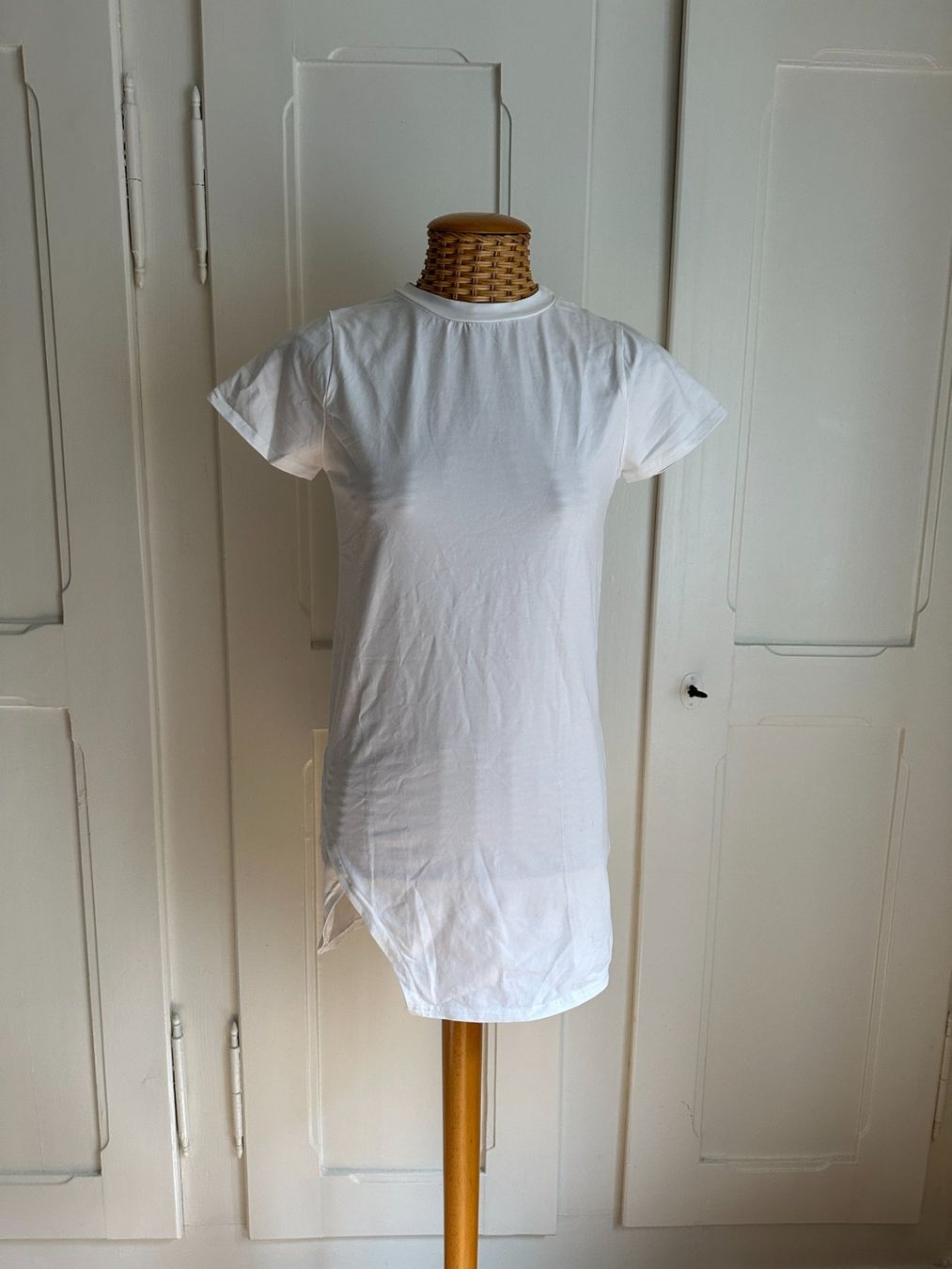 T-shirt: SUPERDOWN - Longshirt weiss XS – Usato da Zürich venduto da Diazaio