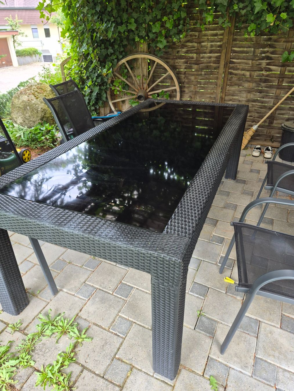 Set di tavolo e panche: Gartentisch mit Glasplatte und 4 Stühle – Usato da Düdingen venduto da lar_sj2b 3