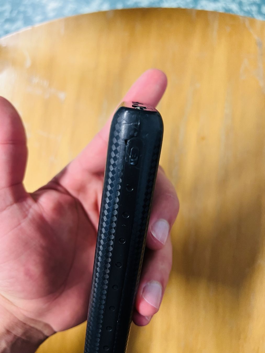 Caricabatterie: Power bank AWEI black carbon texture with display 100 – Usato da Fribourg venduto da FUJAY-AT123 5