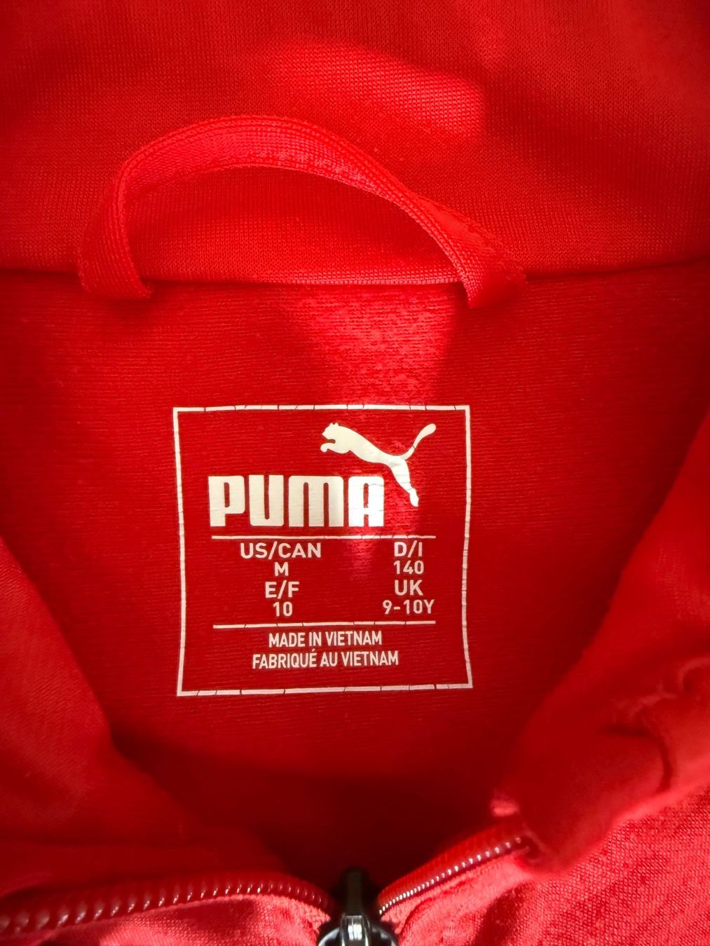 Giacche: Schwarz-rote Puma Trainerjacke Grösse 140 – Usato da Oberburg venduto da Serbus 3