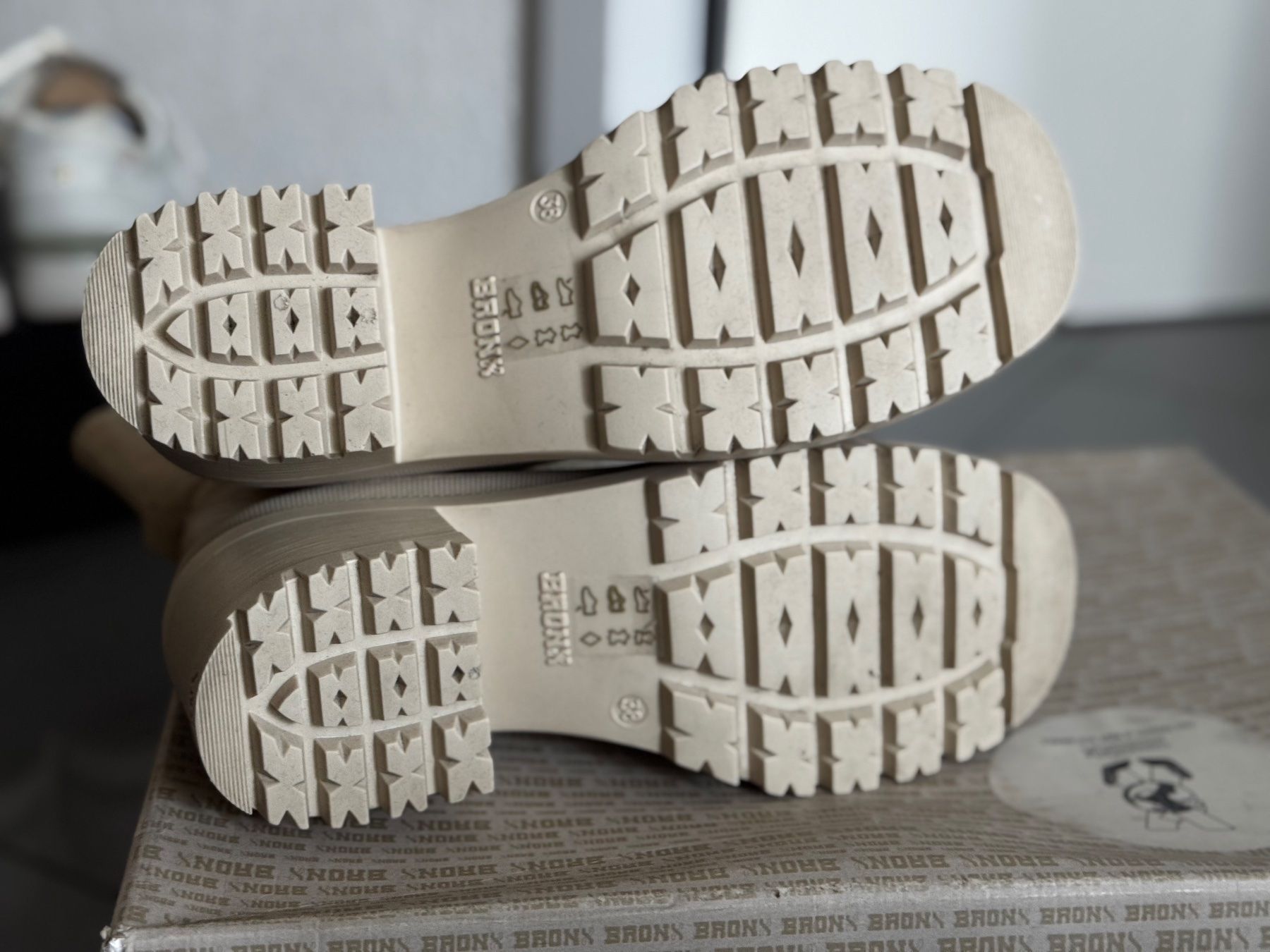 Scarpe da donna: Bronx Stiefeletten Camel Vintage Gr.38 – Nuovo (secondo la descrizione) da Oberwangen b.Bern venduto da And88 2
