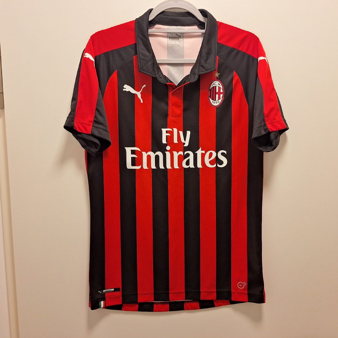 Leibchen & Hosen: Puma Ac Milan M sponsor Fly emirates – Gebraucht aus Bellinzona von LA-ropa-de-Juan