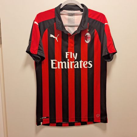 Puma Ac Milan M sponsor Fly emirates