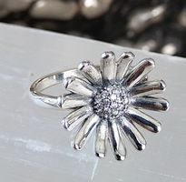 RING MIT MARGERITE BLÜTE IN 925 SILBER