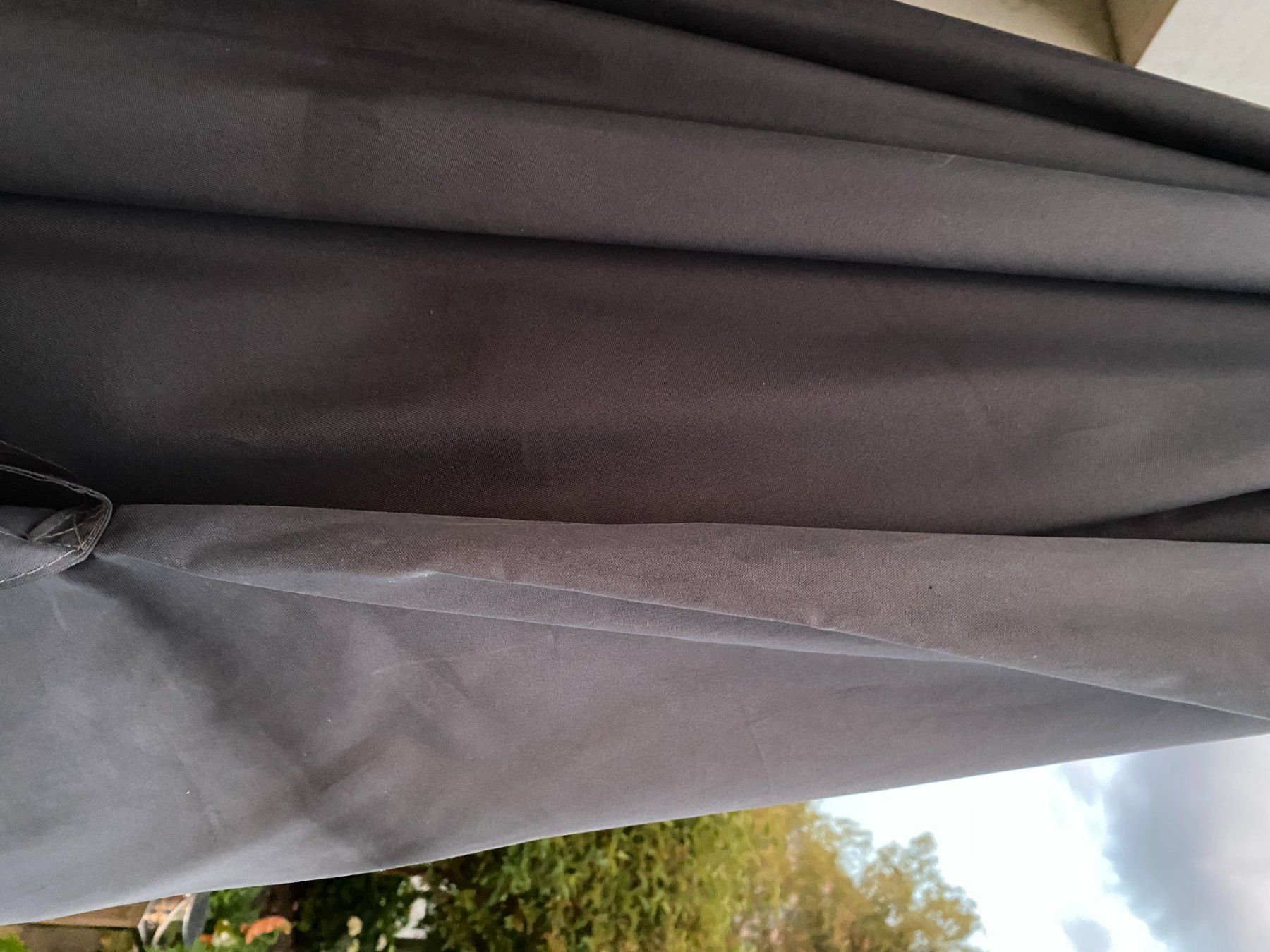 Sonnenschirme: Polyester Sonnenschirm mit Granit-Sockel – Gebraucht aus Landquart von Pst3 4