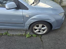 Ford Focus 1.6 Limousine blau met., guter Zust. 189'849 KM