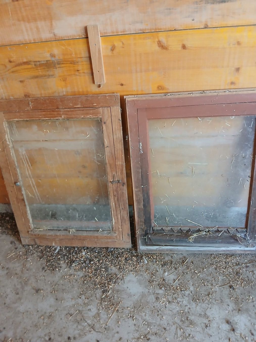 Bienenhäuser: Bienenhaus Drehfenster – Gebraucht aus Gampelen von Quinze5 1