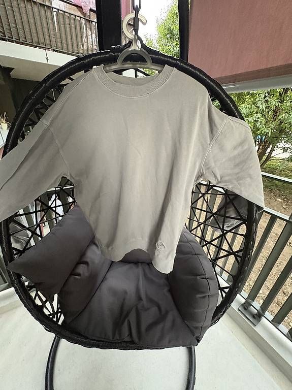 Pullover & Sweatshirts: Pullover – Gebraucht aus Zürich von muz_2sy7 1