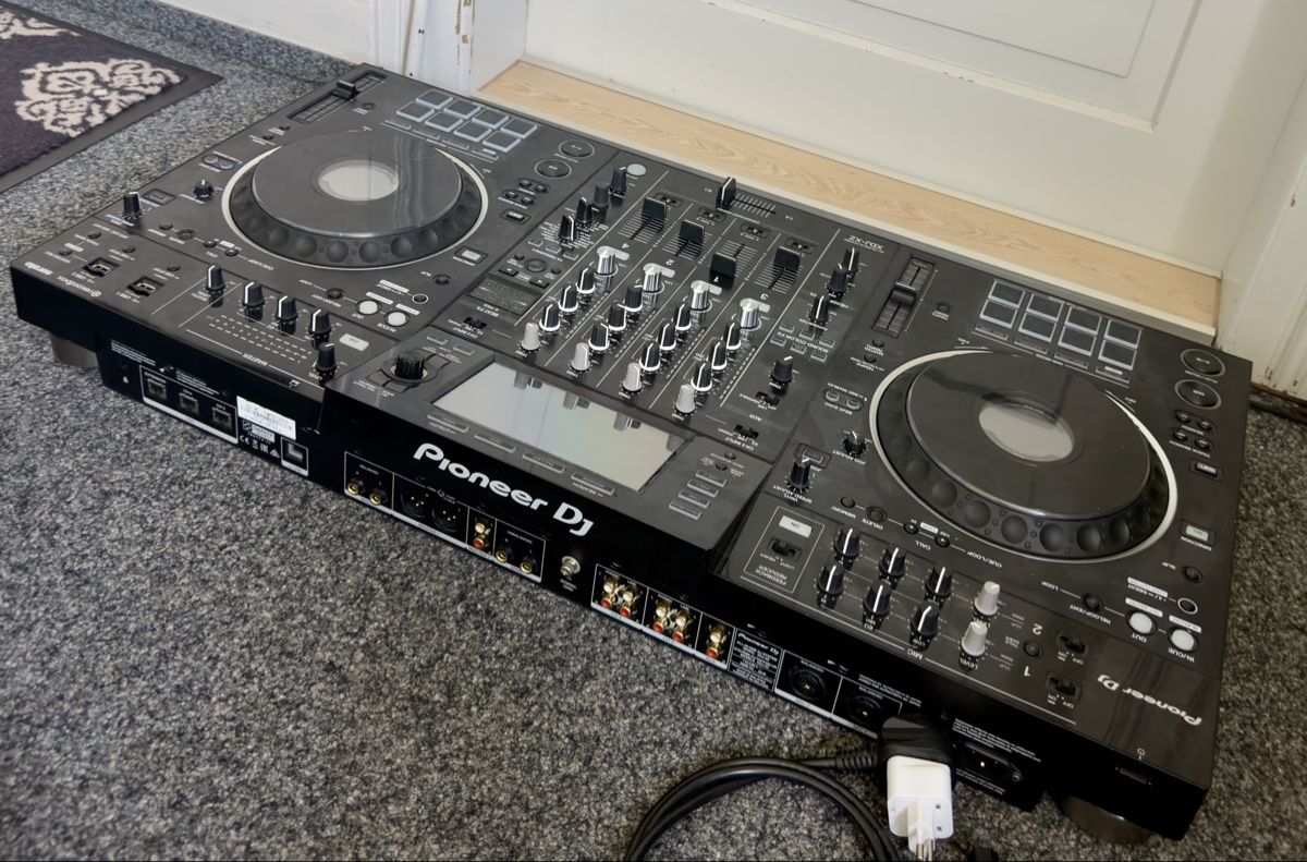 Pioneer Console di mixaggio: DJ System Pioneer XDJ-XZ schwarz – Usato da Widnau venduto da kustercarmen 7