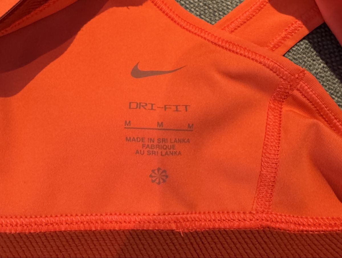 Nike Tops: Sport BH Nike – Neu (gemäss Beschreibung) aus Balzers von Lorena-H 1