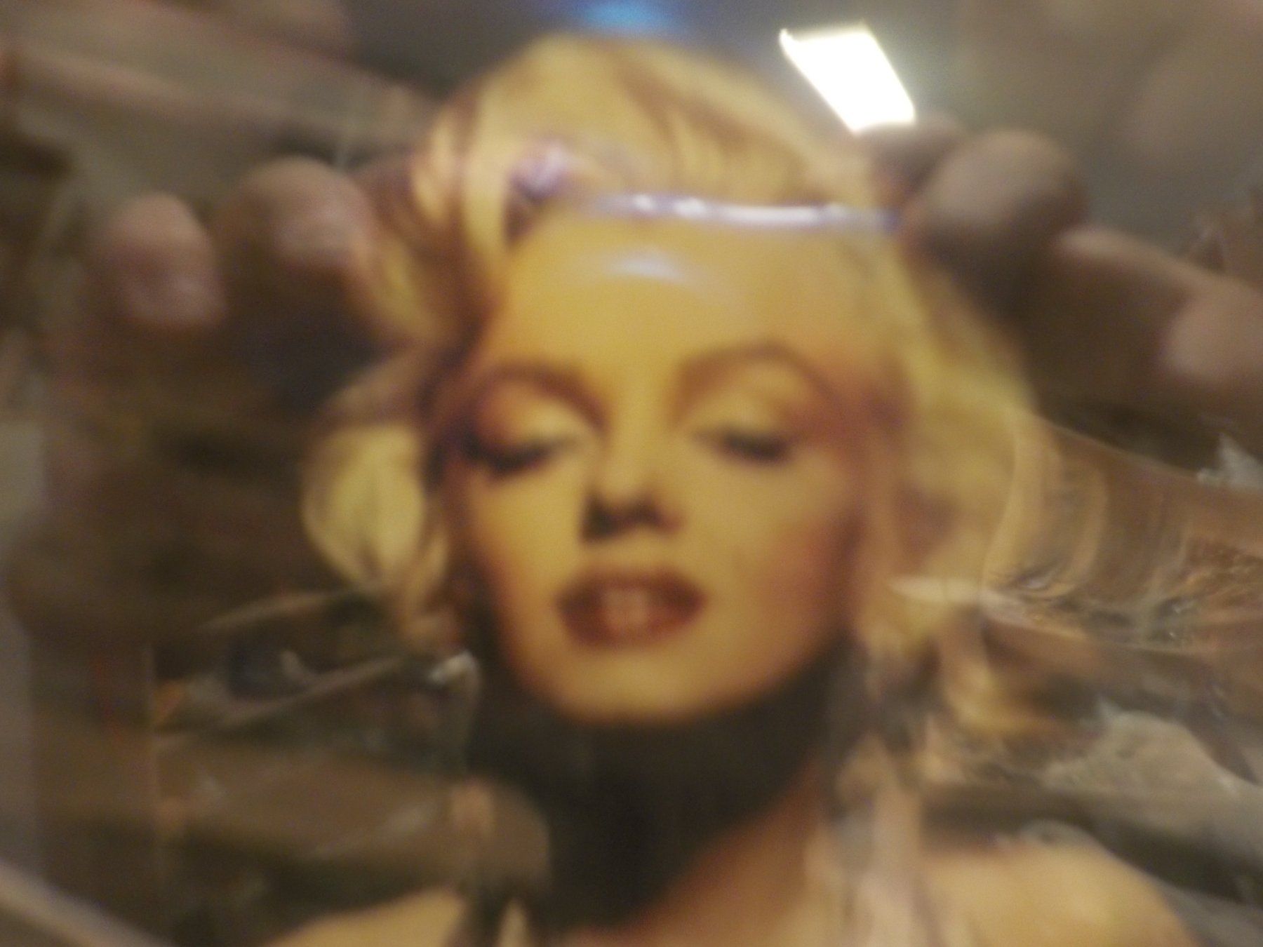 Uhren: Wanduhr Marilyn Monroe – Neu und originalverpackt aus Bülach von Freieck 2