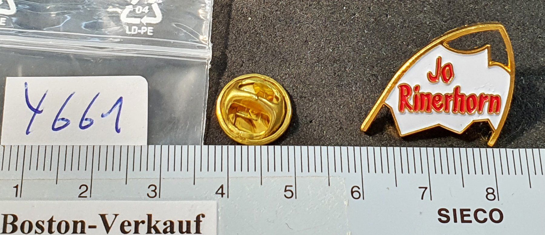 Placchette & Badge: Y661 - Pin Jo Rinerhorn – Usato da Reinach BL venduto da Boston-Verkauf 1