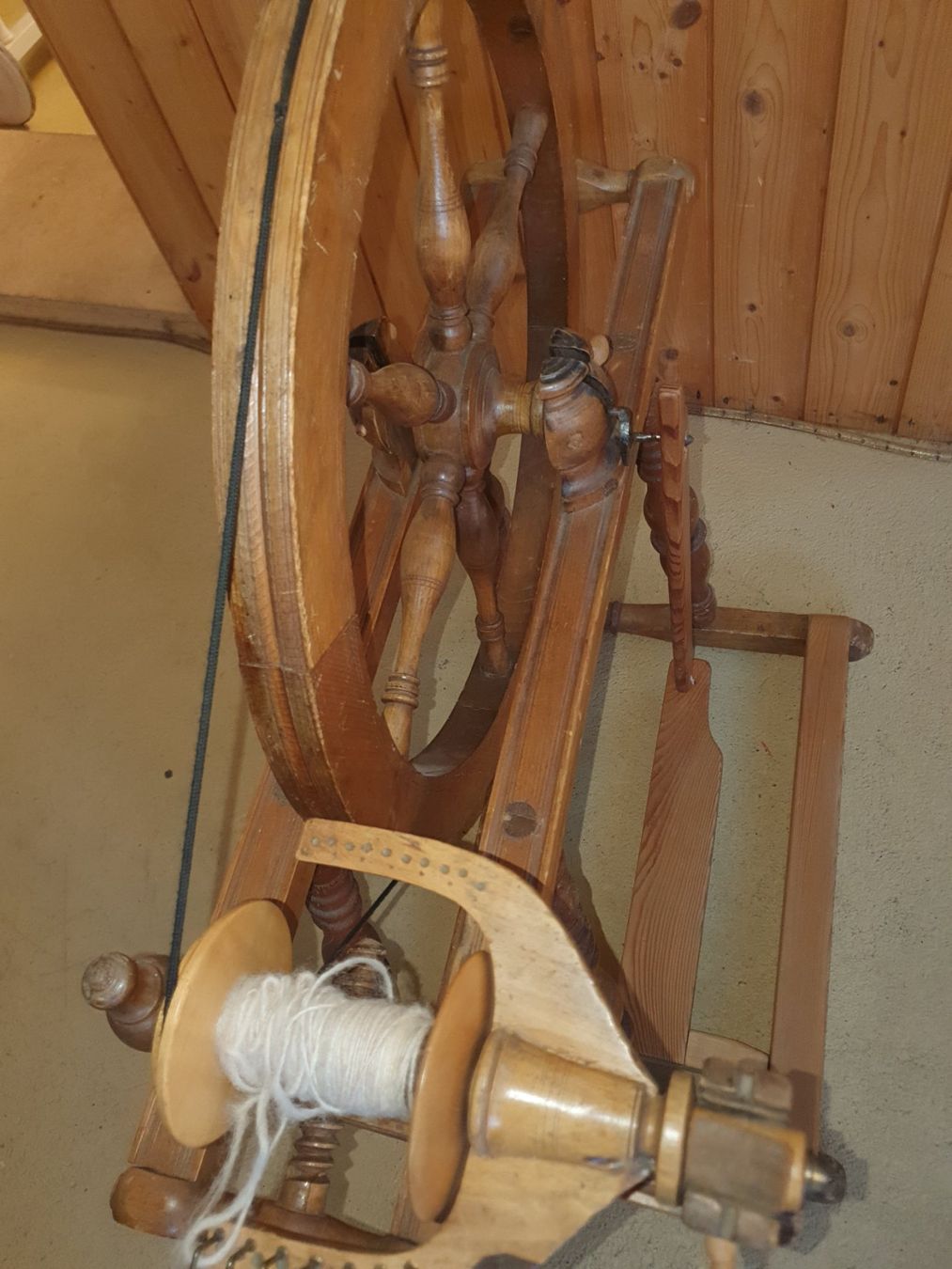 Rouets anciens: Antikes Spinnrad aus Holz – D'occasion à Münsingen par jaro6462 2